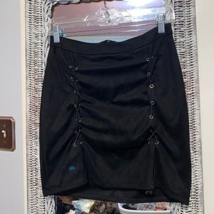 Tie up black skirt